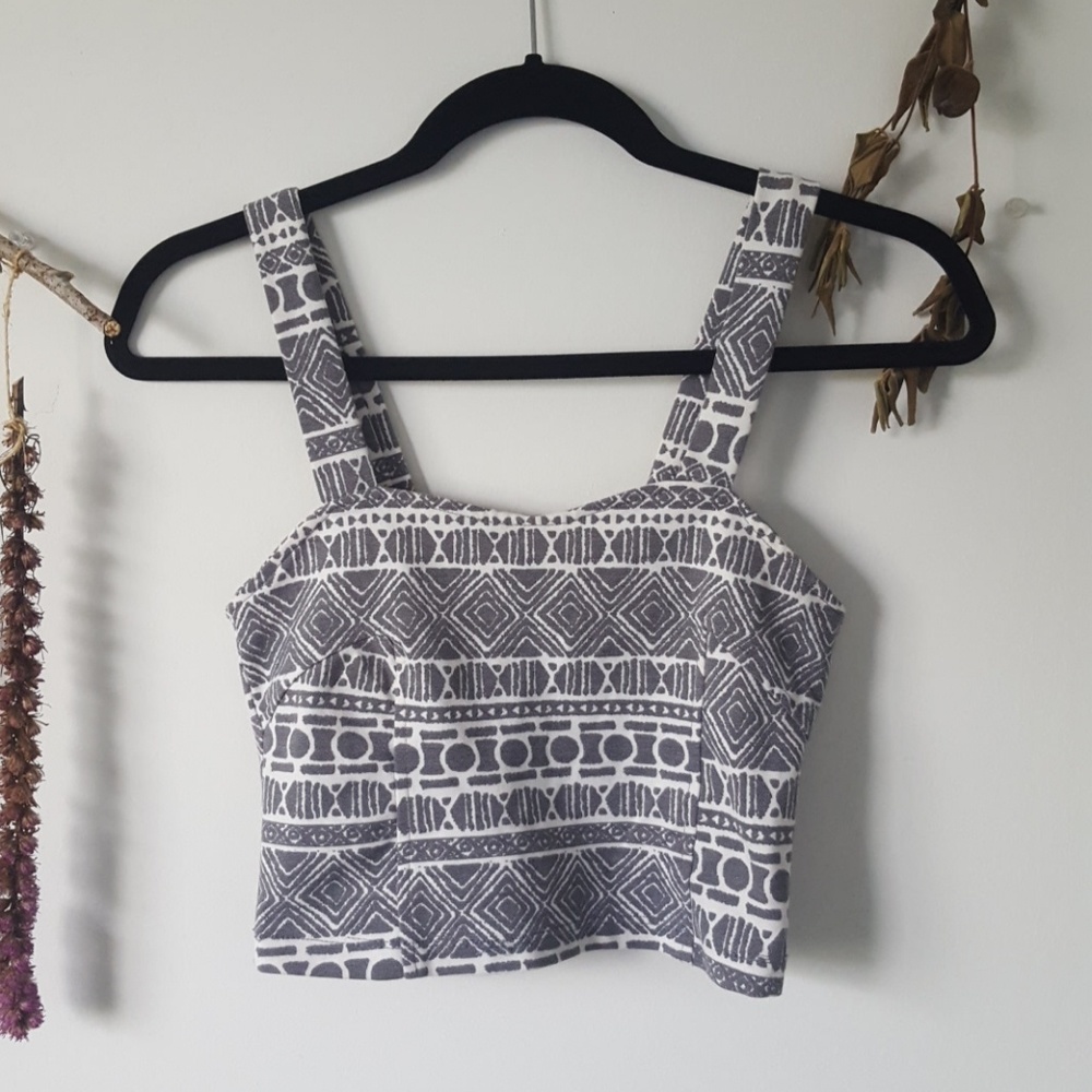 Grey and white patterned crop top